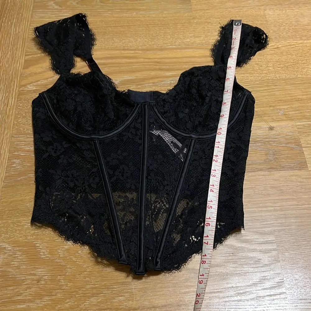 Victoria’s secret Black Lace cap sleeve Corset Bustier Top size L NWOT